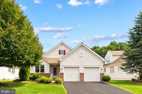 8 Zinnia Way, Langhorne, PA 19047