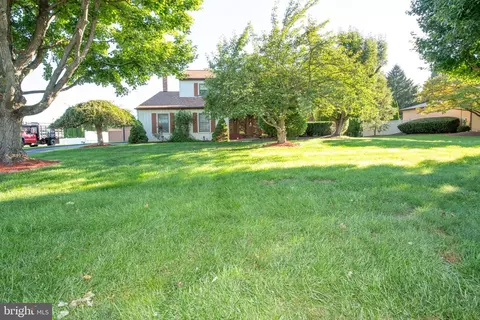 77 Hampton Dr, Southampton, PA 18966