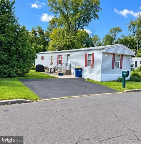 9911 Lindley Dr, Morrisville, PA 19067