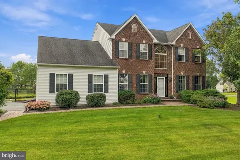 126 Crescent Dr, Chalfont, PA 18914