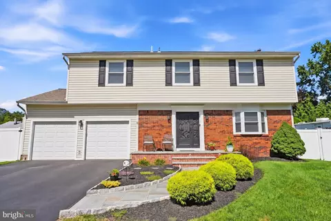 8 Nancia Ct, Fallsington, PA 19054