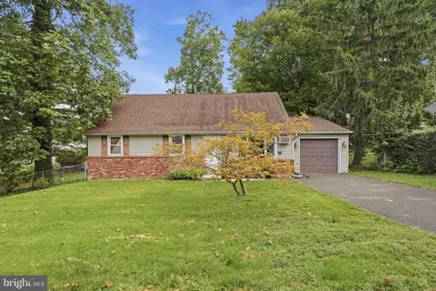 402 Larchwood Ave, Feasterville Trevose, PA 19053