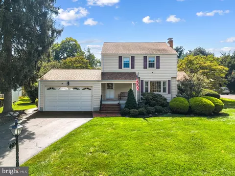 913 Greenway Ave, Yardley, PA 19067