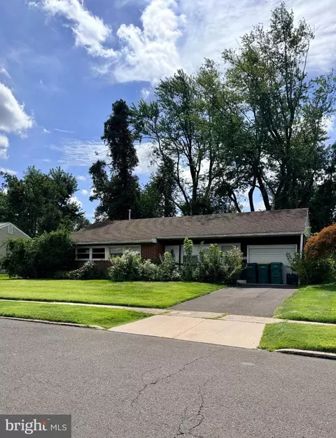 4374 Concord Dr, Feasterville Trevose, PA 19053