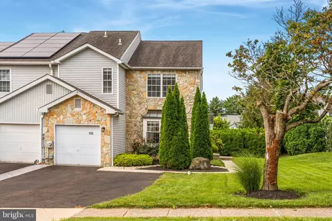 120 Forge Ln, Feasterville Trevose, PA 19053