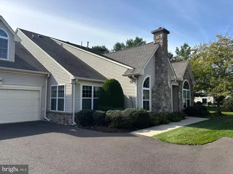 326 Shady Brook Dr #195, Langhorne, PA 19047