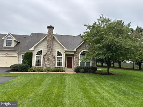 326 Shady Brook Dr #195, Langhorne, PA 19047