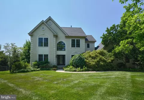 102 Parkside Dr, New Hope, PA 18938