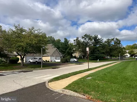 2306 Orchard Hill Cir, Warrington, PA 18976