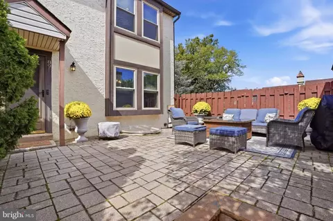 89 Queens Cir, Chalfont, PA 18914