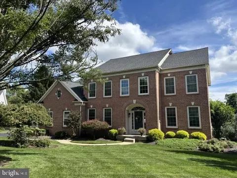 1552 Surrey Brook Ct, Yardley, PA 19067