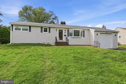 1162 Sunset Ln, Bensalem, PA 19020