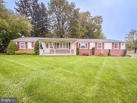 678 Clifford St, Warminster, PA 18974