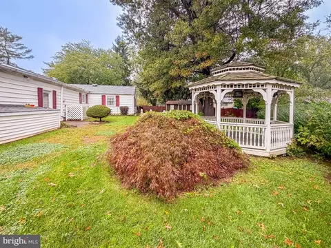 678 Clifford St, Warminster, PA 18974