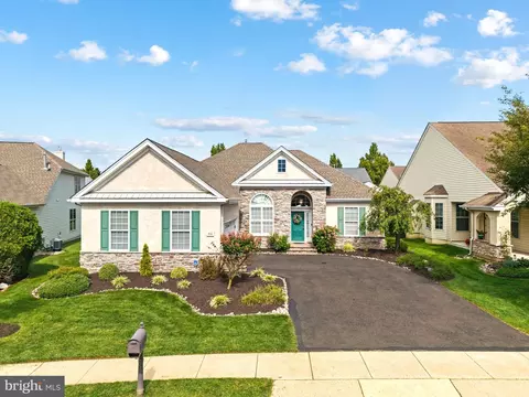 933 Laurens Ln, Warwick, PA 18974