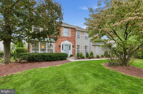 554 Heritage Oak Dr, Yardley, PA 19067