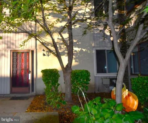 4825 Oxford Ct, Bensalem, PA 19020