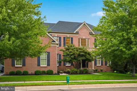 25 Delaney Dr, Newtown, PA 18940