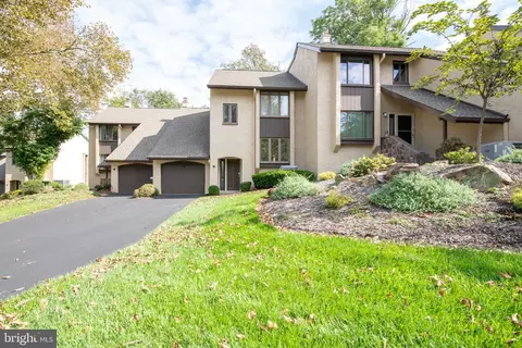 79 Golf Club Dr, Langhorne, PA 19047