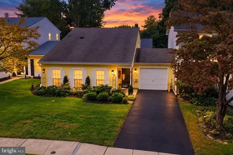 166 Bucks Meadow Ln, Newtown, PA 18940