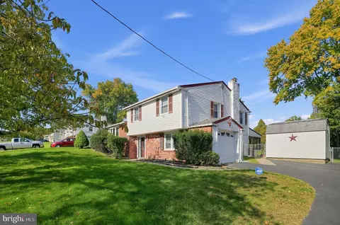 27 N Marmic Dr, Southampton, PA 18966