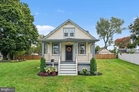 2724 New Falls Rd, Levittown, PA 19056