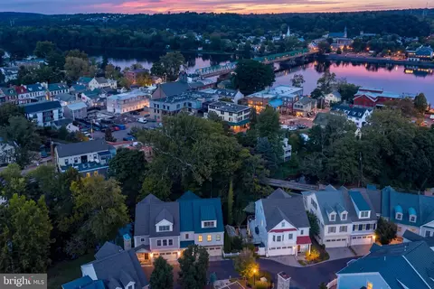 12 Canal St, New Hope, PA 18938