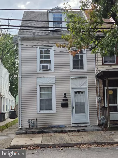 574 Bath St, Bristol, PA 19007