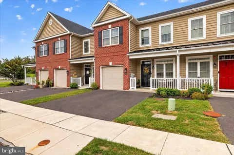 16789 River View Cir, Bristol, PA 19007