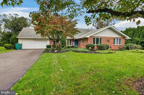 571 Valley View Rd, Langhorne, PA 19047