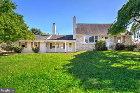 100 New Jersey Ave, Chalfont, PA 18914