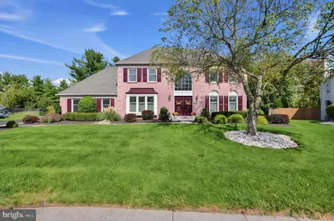 700 Fox Hollow Dr, Yardley, PA 19067