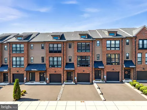 10 Sienna Pl, Feasterville Trevose, PA 19053