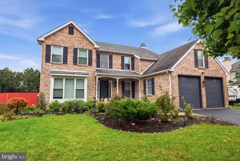 2628 Woodsview Dr, Bensalem, PA 19020