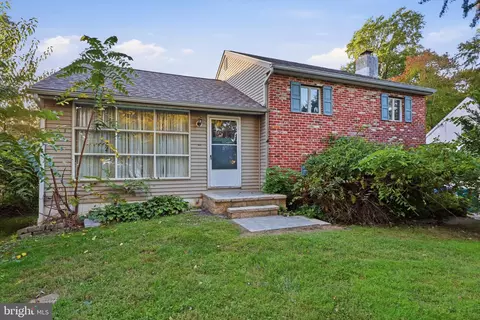 208 N Hawthorne Ave, Langhorne, PA 19047