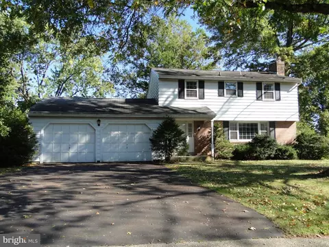 325 10th St S, Quakertown, PA 18951