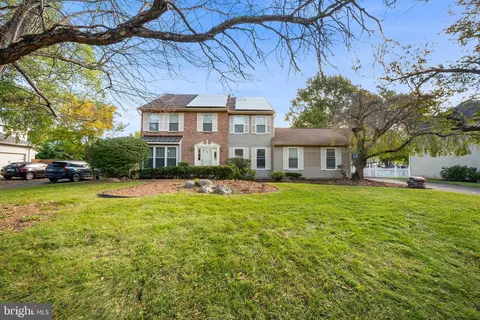 532 Heritage Oak Dr, Yardley, PA 19067