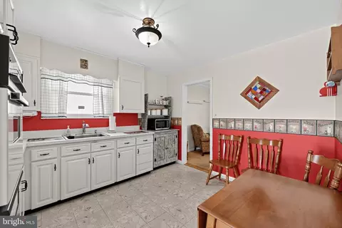 Kitchen - 1400 Nancy Dr, Croydon, PA 19021 photo 2 of 3