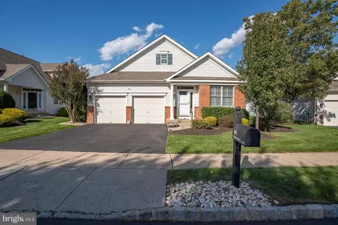 40 Sagebrush Ln, Langhorne, PA 19047