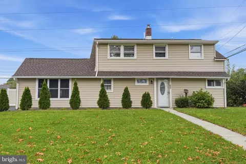 56 N Northpark Dr, Levittown, PA 19054
