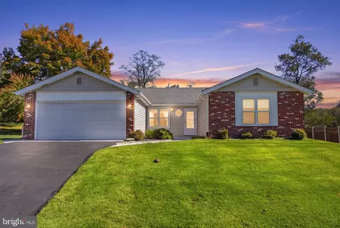 9 S Lancaster Ln, Newtown, PA 18940