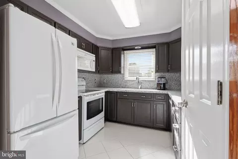 Kitchen - 15 Ruby Ln, Levittown, PA 19055 photo 1 of 2