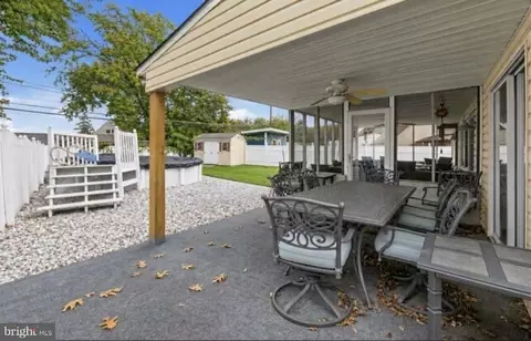 Exterior - 15 Ruby Ln, Levittown, PA 19055 photo 4 of 5