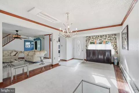 Entry Way - 15 Ruby Ln, Levittown, PA 19055 photo 1 of 2