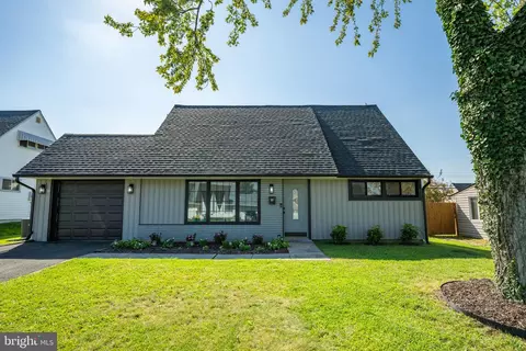 33 Micahill Rd, Levittown, PA 19056