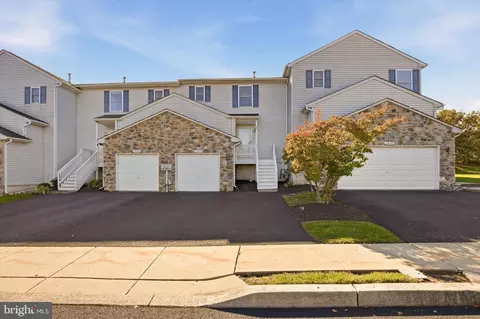 2454 Greenview Cmns, Quakertown, PA 18951