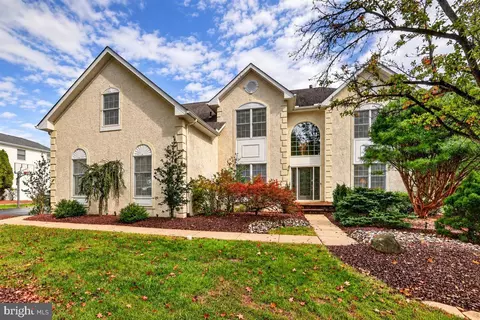 6 Dover Pl, Holland, PA 18966
