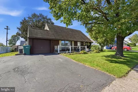 117 Heartwood Rd, Levittown, PA 19056