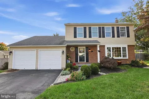 126 Hampton Dr, Langhorne, PA 19047