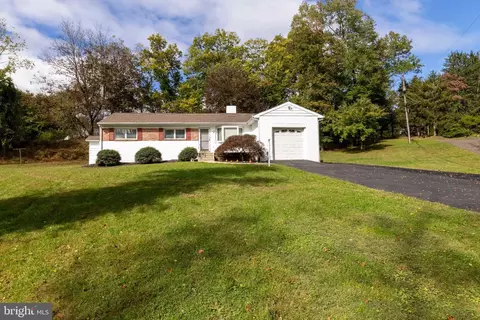 883 Stevens Ln, Holland, PA 19053